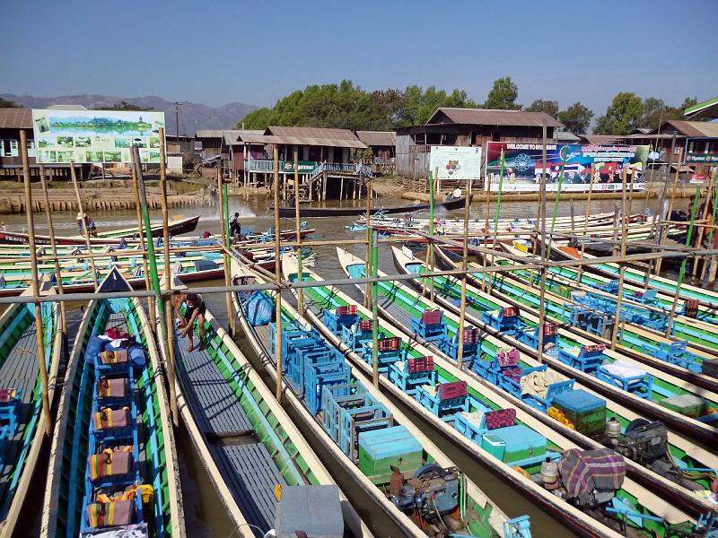 Burma III-041-Seib-2014.jpg - Waiting tourist boats (Photo by Roland Seib)